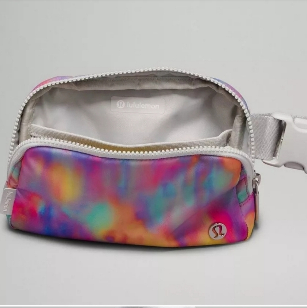 Lululemon Vapor Tie Dye belt bag NWOT - Picture 2 of 6